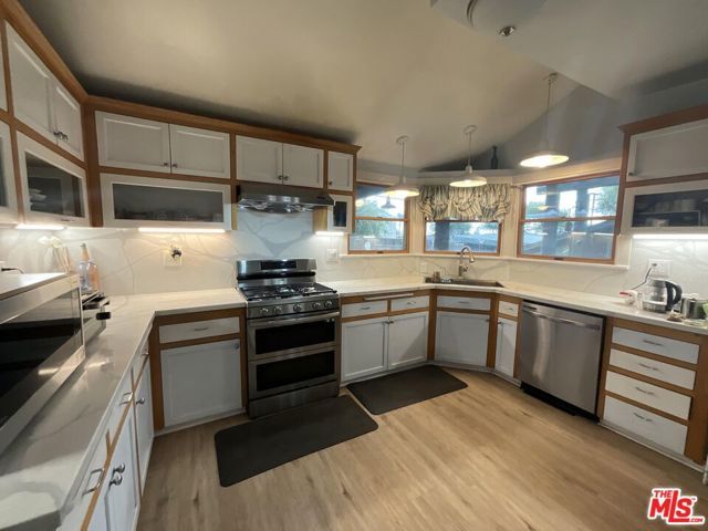 822 Silverwood Avenue, Upland, CA 91786