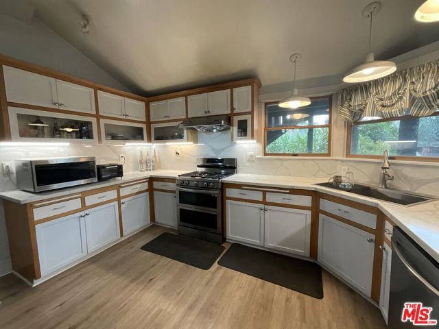 822 Silverwood Avenue, Upland, CA 91786