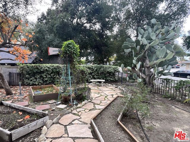822 Silverwood Avenue, Upland, CA 91786