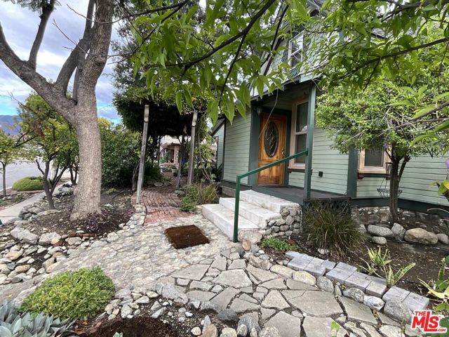 822 Silverwood Avenue, Upland, CA 91786
