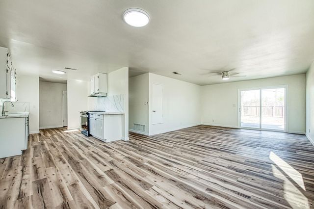 1167 Cling Circle, Hanford, CA 93230