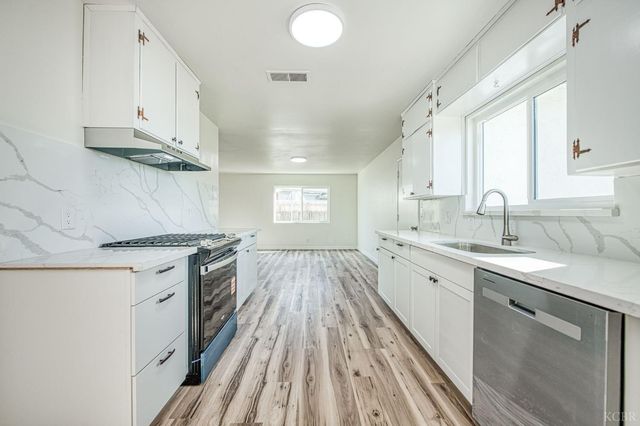 1167 Cling Circle, Hanford, CA 93230