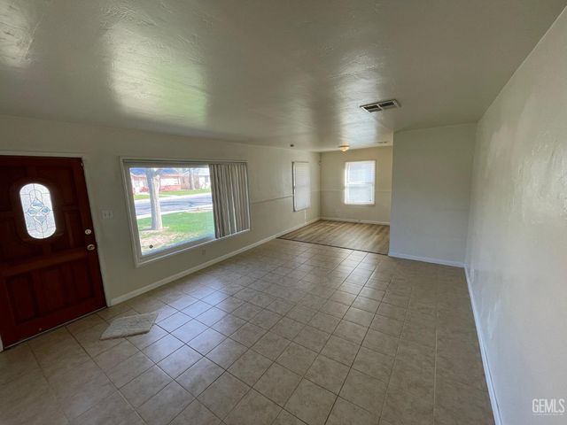 115 Cypress Street, Bakersfield, CA 93304