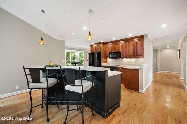 5407 Navajo Rd, Louisville, KY 40207