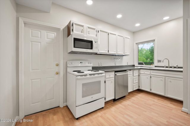 5407 Navajo Rd, Louisville, KY 40207