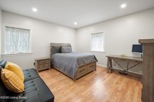 5407 Navajo Rd, Louisville, KY 40207