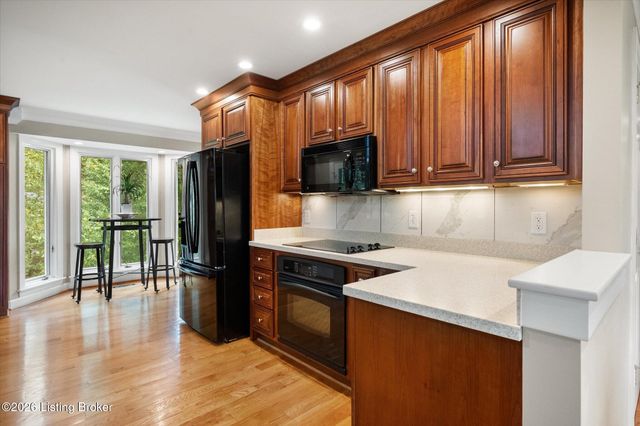 5407 Navajo Rd, Louisville, KY 40207