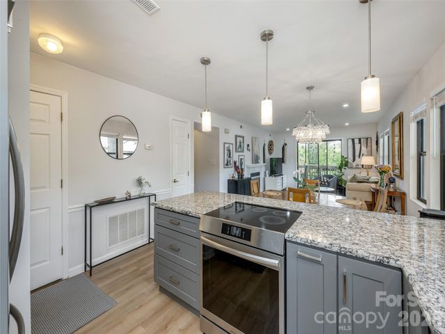 1305 Abbey Circle, Asheville, NC 28805