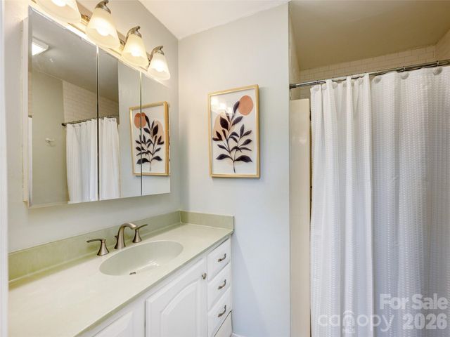 1305 Abbey Circle, Asheville, NC 28805