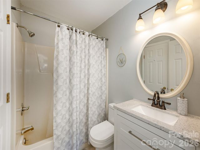 1305 Abbey Circle, Asheville, NC 28805