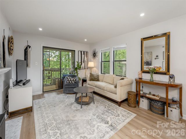 1305 Abbey Circle, Asheville, NC 28805