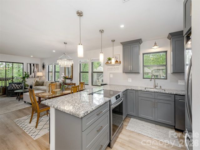 1305 Abbey Circle, Asheville, NC 28805