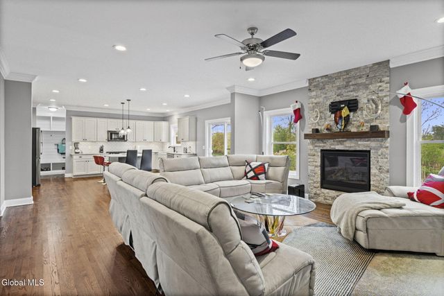 31 Stablegate Drive, Ballston, NY 12019