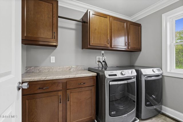 31 Stablegate Drive, Ballston, NY 12019