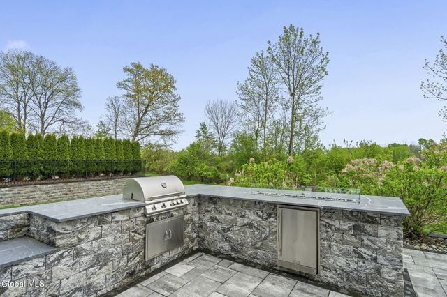 31 Stablegate Drive, Ballston, NY 12019