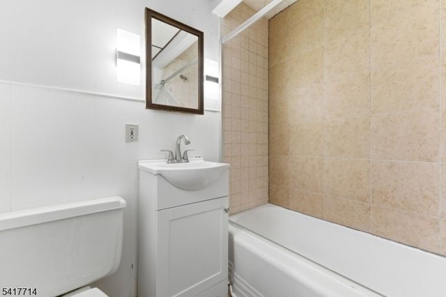 575 Memorial Pkwy, Phillipsburg Town, NJ 08865