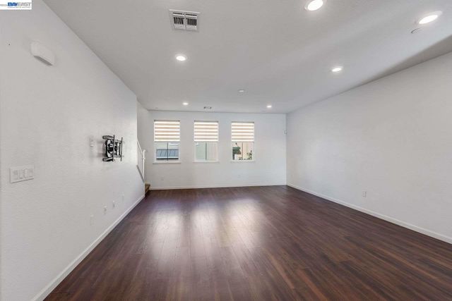 6914 Geyserville St, Dublin, CA 94568