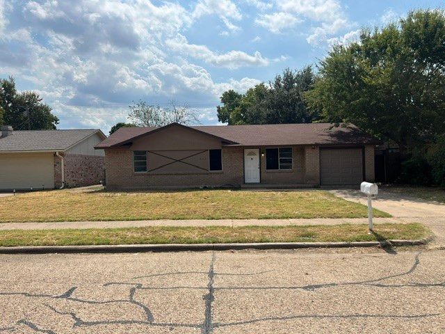 2312 Meadow Crest, Irving, TX 75060