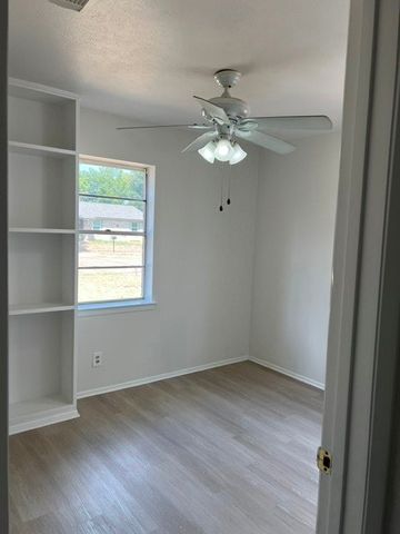 2312 Meadow Crest, Irving, TX 75060