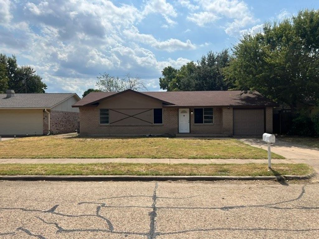 2312 Meadow Crest, Irving, TX 75060