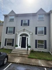 4321 PLAZA GATE Lane S 202, Jacksonville, FL 32217