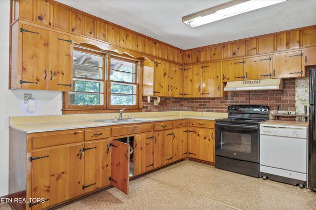 107 Hillcrest Lane, Kingston, TN 37763