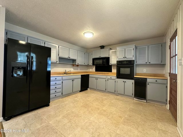 1030 Daniel Drive, Jacksonville, NC 28540