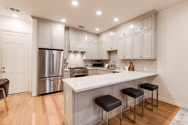 5144 Chevy Chase Drive, Houston, TX 77056