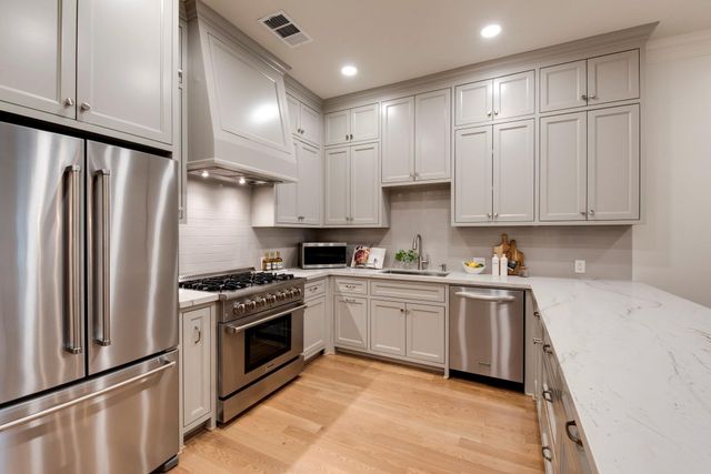 5144 Chevy Chase Drive, Houston, TX 77056