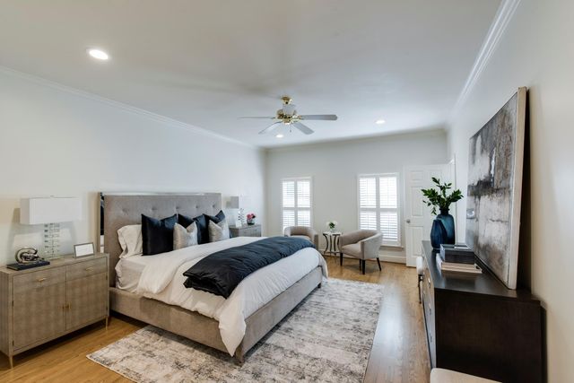 5144 Chevy Chase Drive, Houston, TX 77056