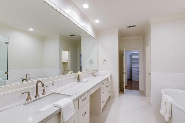 5144 Chevy Chase Drive, Houston, TX 77056