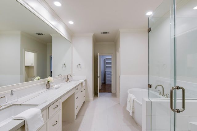 5144 Chevy Chase Drive, Houston, TX 77056
