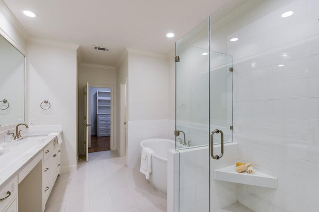 5144 Chevy Chase Drive, Houston, TX 77056