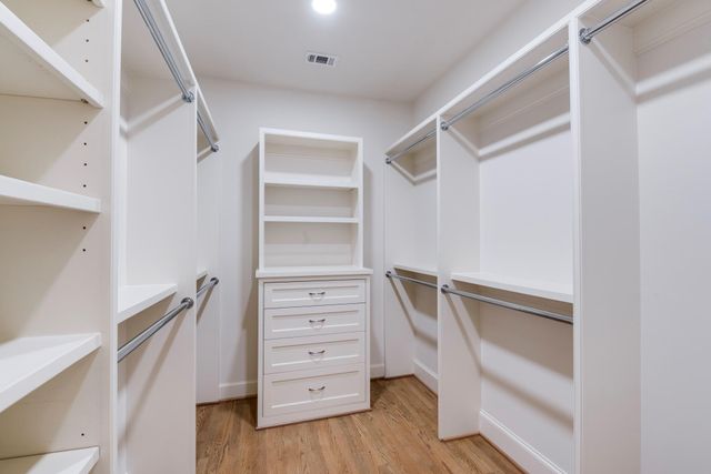 5144 Chevy Chase Drive, Houston, TX 77056