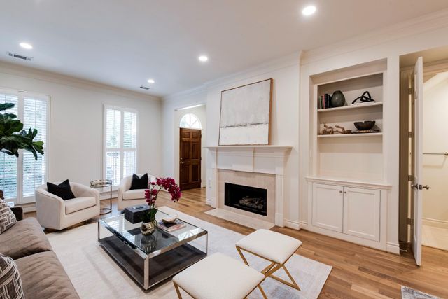 5144 Chevy Chase Drive, Houston, TX 77056
