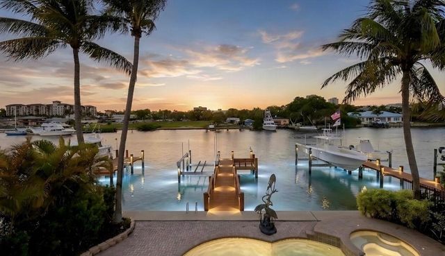 712 SANDY POINT Lane, North Palm Beach, FL 33410