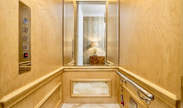 712 SANDY POINT Lane, North Palm Beach, FL 33410
