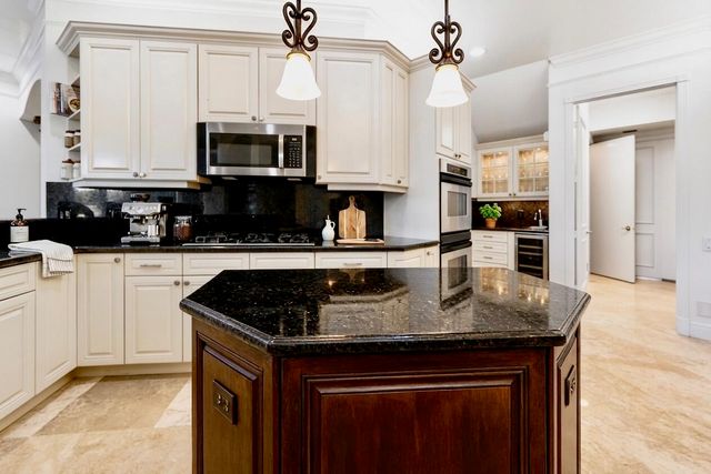 712 SANDY POINT Lane, North Palm Beach, FL 33410