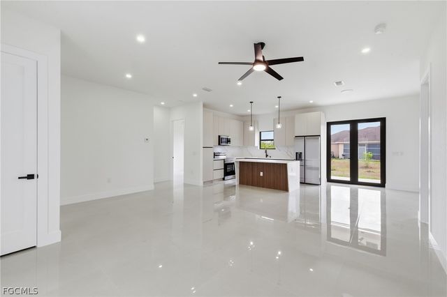 3211 6th ST SW, Lehigh Acres, FL 33976