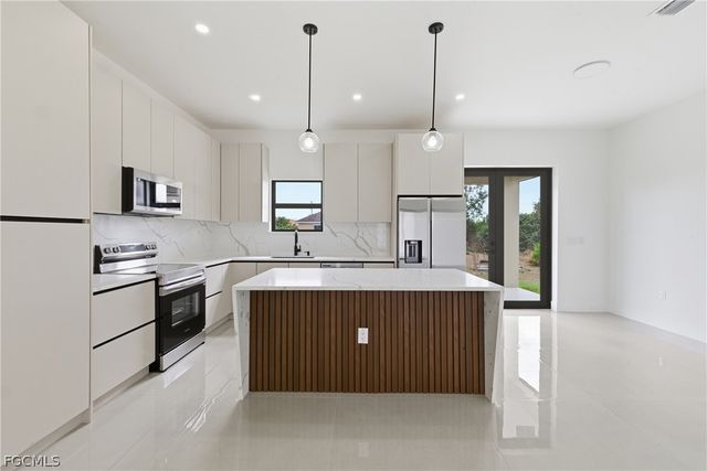 3211 6th ST SW, Lehigh Acres, FL 33976