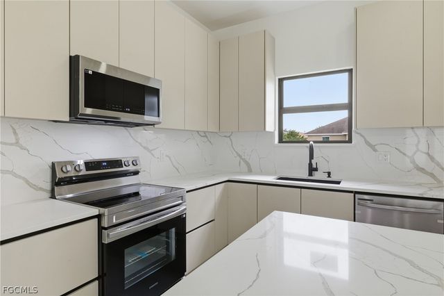 3211 6th ST SW, Lehigh Acres, FL 33976