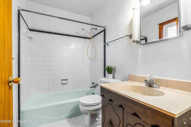 610 W Jefferson St, La Grange, KY 40031