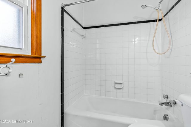 610 W Jefferson St, La Grange, KY 40031