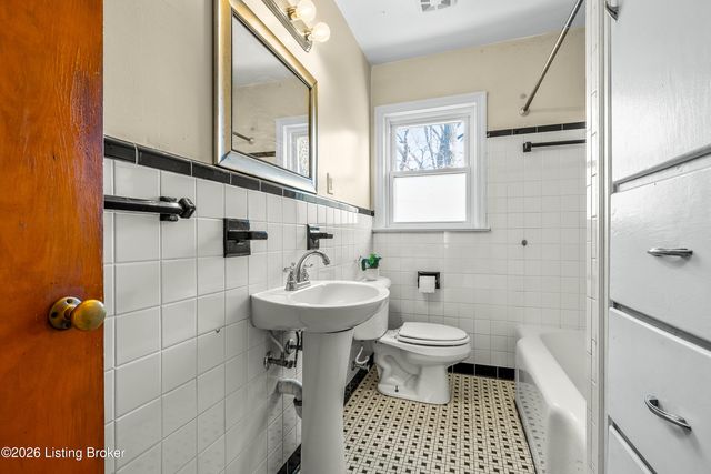 610 W Jefferson St, La Grange, KY 40031