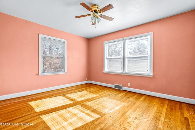 610 W Jefferson St, La Grange, KY 40031