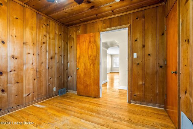 610 W Jefferson St, La Grange, KY 40031