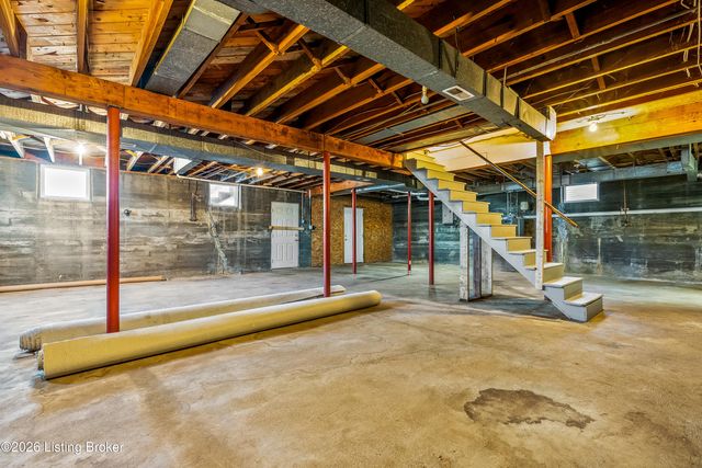 610 W Jefferson St, La Grange, KY 40031