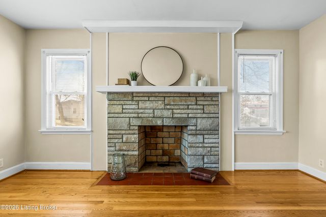 610 W Jefferson St, La Grange, KY 40031