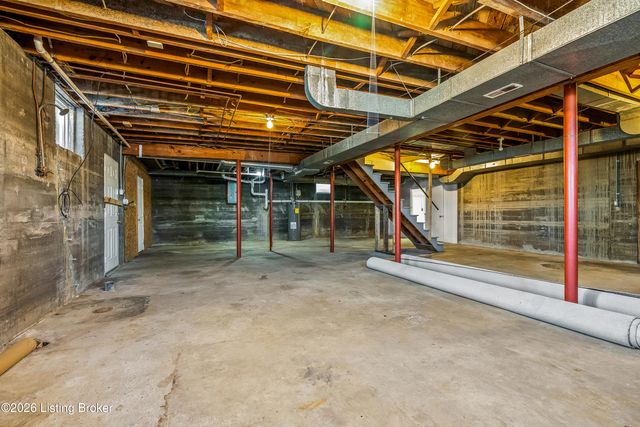 610 W Jefferson St, La Grange, KY 40031