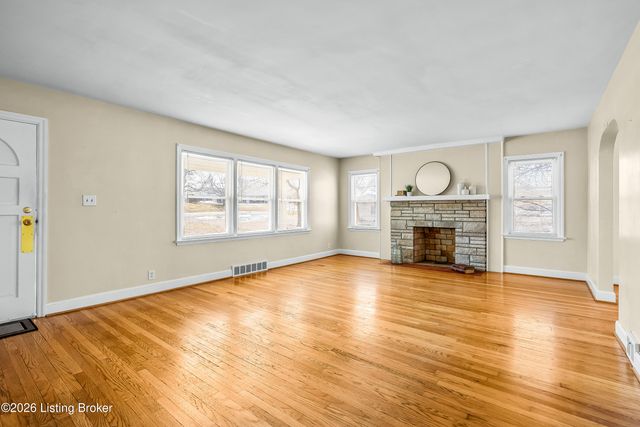 610 W Jefferson St, La Grange, KY 40031